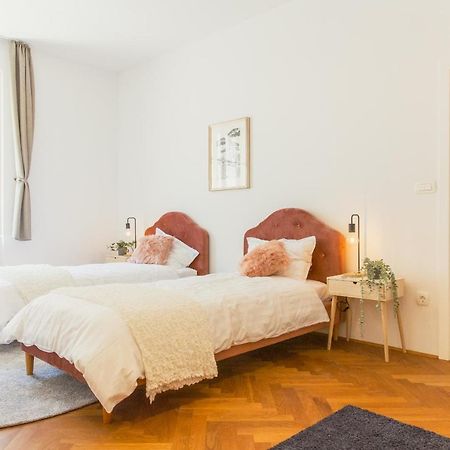 Top Location City Centre Condo In Historic Building With Free Garage Parking Ljubljana Exterior photo