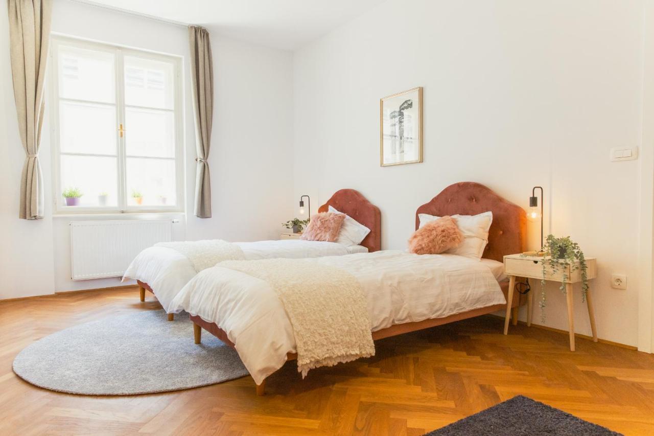 Top Location City Centre Condo In Historic Building With Free Garage Parking Ljubljana Exterior photo