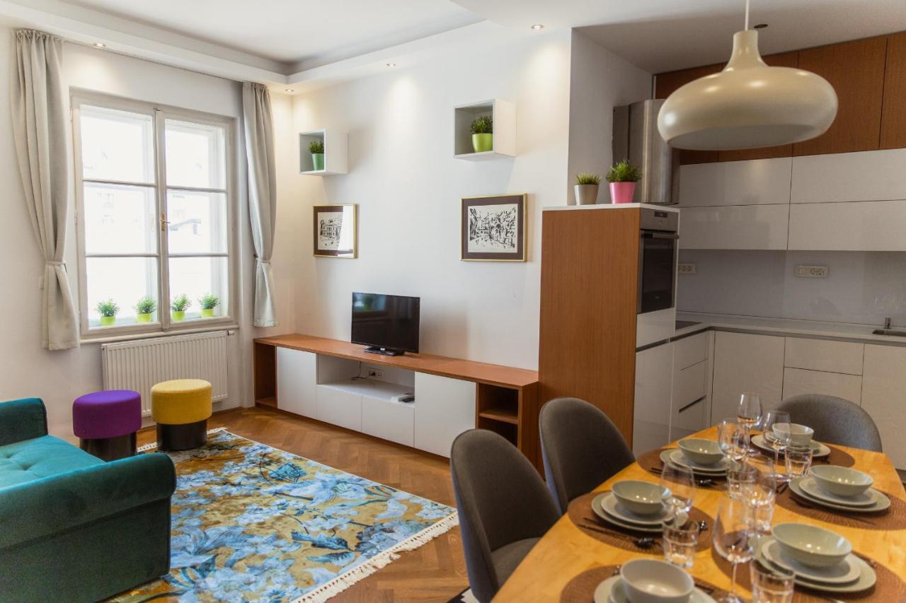 Top Location City Centre Condo In Historic Building With Free Garage Parking Ljubljana Exterior photo