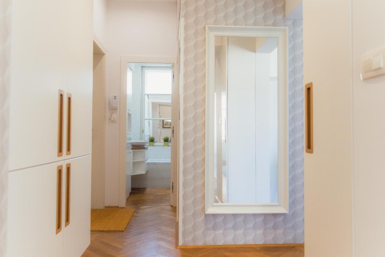 Top Location City Centre Condo In Historic Building With Free Garage Parking Ljubljana Exterior photo