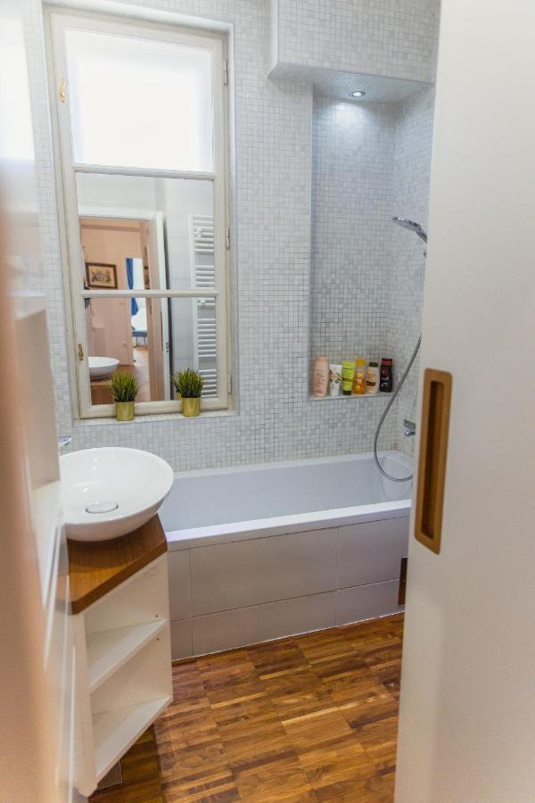 Top Location City Centre Condo In Historic Building With Free Garage Parking Ljubljana Exterior photo